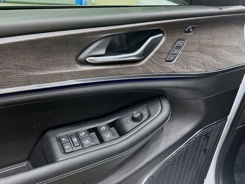 New 2025 Jeep Grand Cherokee L Overland w/ Luxury Tech Group IV image 18