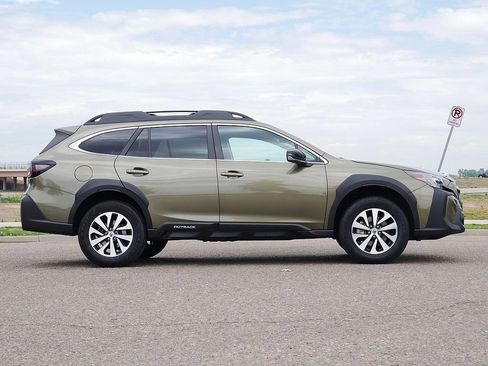 Used 2024 Subaru Outback Premium AWD/4WD image 6