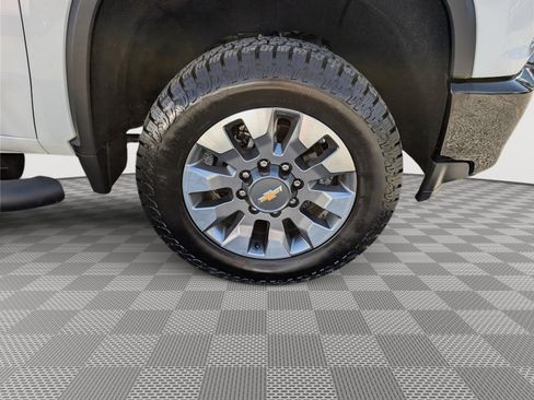 Used 2023 Chevrolet Silverado 2500 Custom w/ Custom Convenience Package AWD/4WD image 9