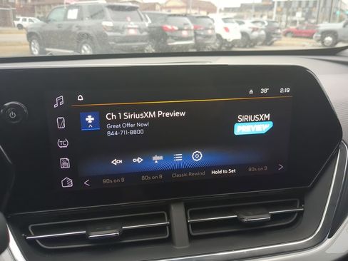 Used 2025 Chevrolet Trax LT w/ Driver Confidence Package image 13