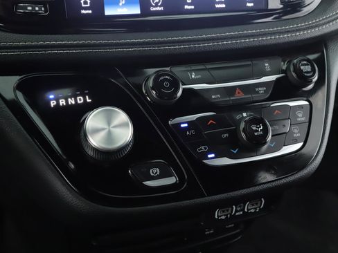 Used 2022 Chrysler Pacifica Touring-L w/ S Appearance Package image 13