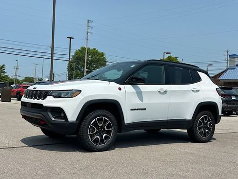 Used 2025 Jeep Compass Trailhawk AWD/4WD image 33