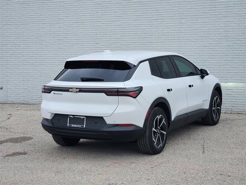 New 2026 Chevrolet Equinox EV LT image 4