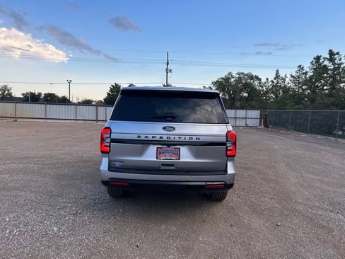 Used 2023 Ford Expedition Limited AWD/4WD image 5