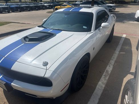 Used 2018 Dodge Challenger R/T Scat Pack RWD image 3