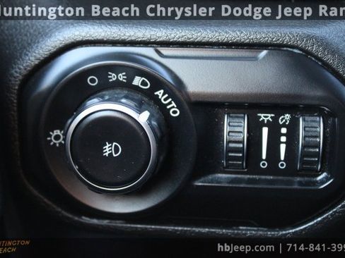 Used 2021 Jeep Wrangler Unlimited Sahara image 20
