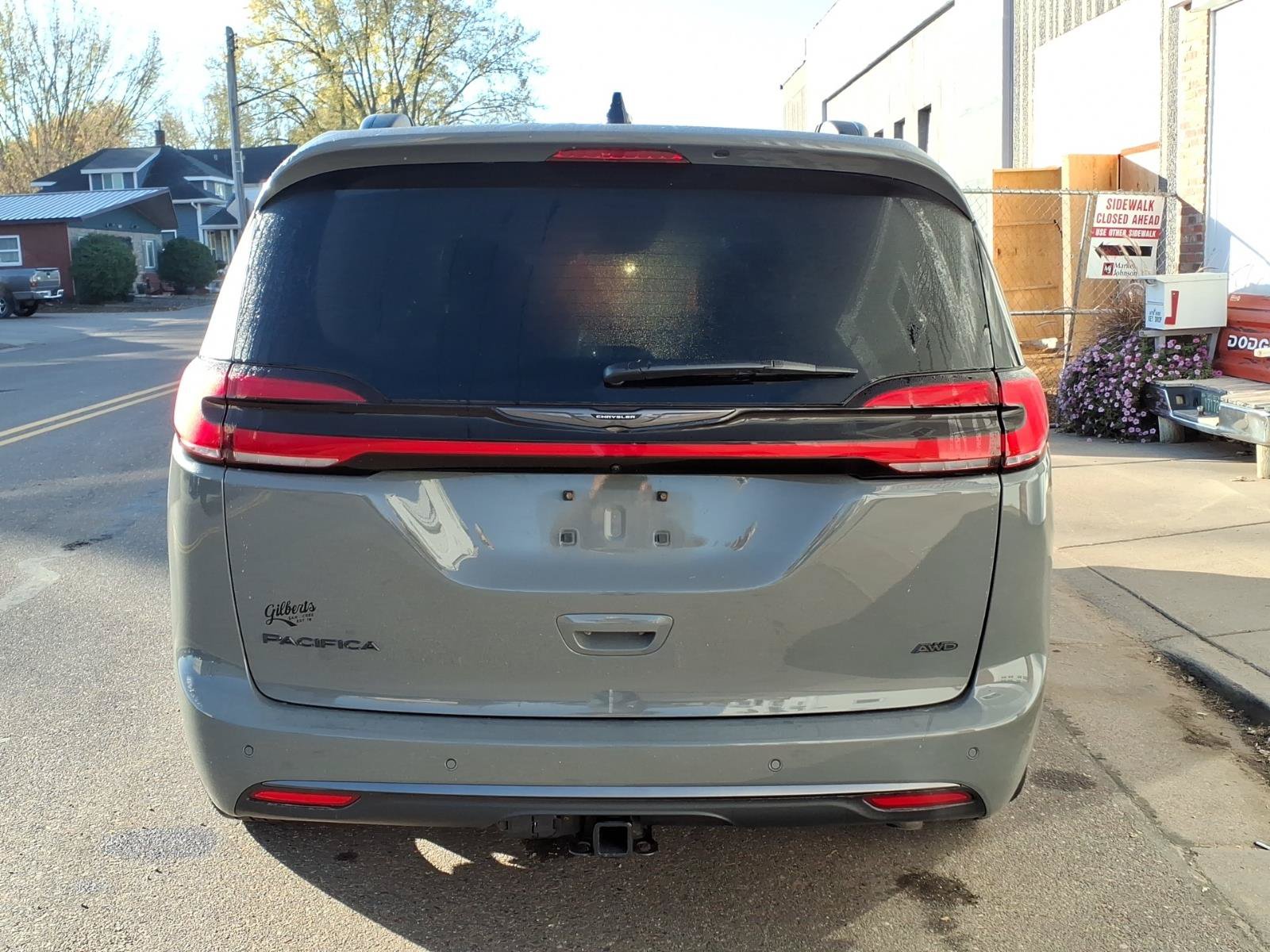 Used 2023 Chrysler Pacifica Touring-L w/ Road Tripper Package AWD/4WD image 7