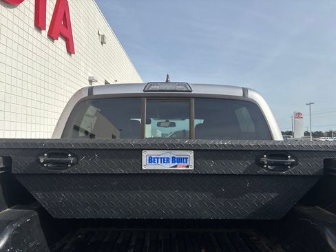 Used 2017 Toyota Tacoma SR5 image 30