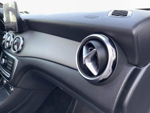 Used 2020 Mercedes-Benz GLA 250 4MATIC image 46