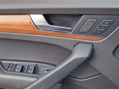 Certified 2023 Audi Q5 2.0T Premium w/ Convenience Package image 9