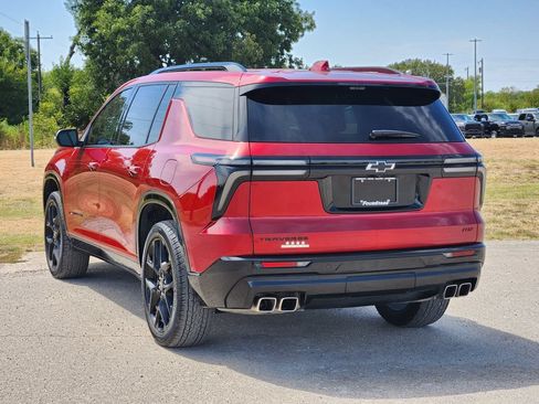 Used 2024 Chevrolet Traverse RS FWD image 5