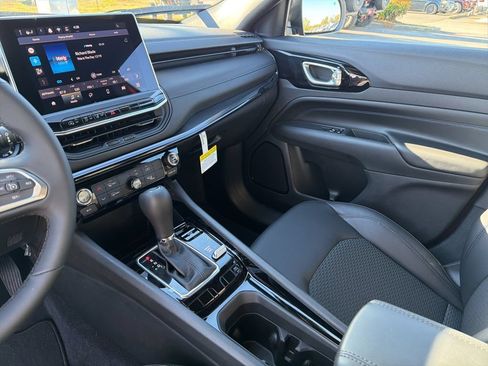 New 2026 Jeep Compass Latitude AWD/4WD image 29