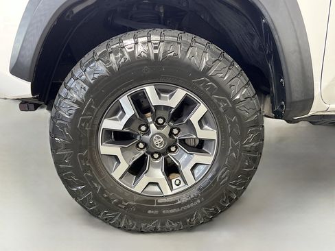 Used 2020 Toyota Tacoma TRD Off-Road AWD/4WD image 14