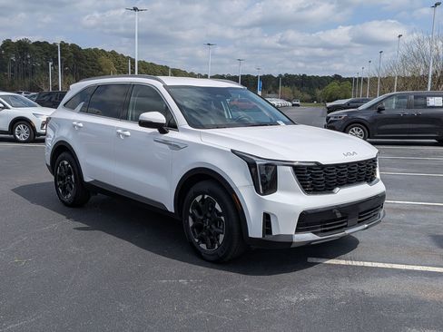 Used 2024 Kia Sorento S image 1