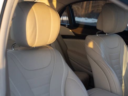 Used 2019 Mercedes-Benz S 560 4MATIC Sedan image 17