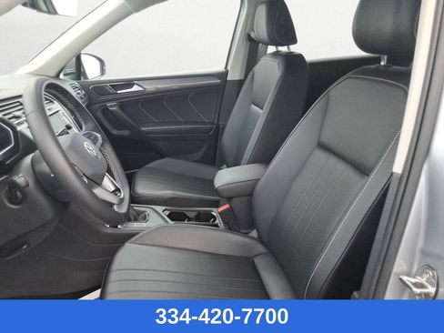 Used 2023 Volkswagen Tiguan SE image 12