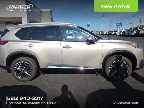 Used 2024 Nissan Rogue Platinum AWD/4WD image 1