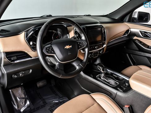 Used 2023 Chevrolet Traverse Premier image 17
