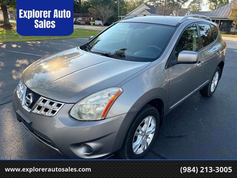 Used 2013 Nissan Rogue SV image 1