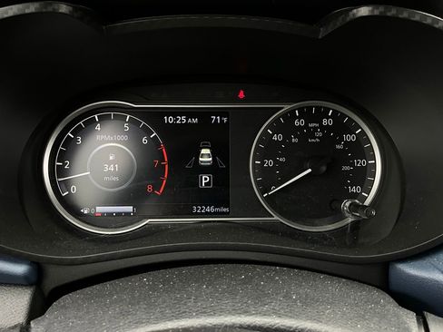 Used 2025 Nissan Versa SV image 33