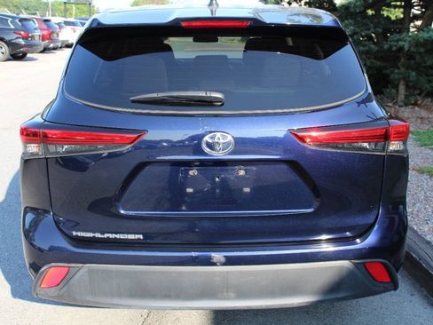 Used 2023 Toyota Highlander L FWD image 7