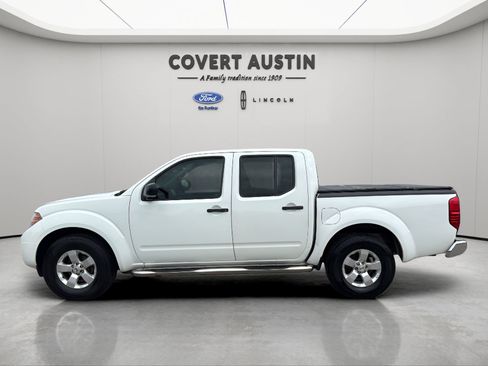 Used 2013 Nissan Frontier SV w/ SV Value Truck Pkg RWD image 2