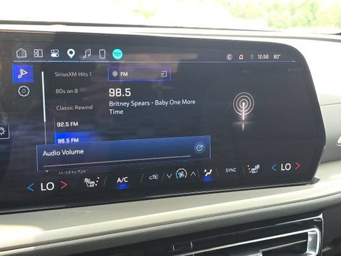 Used 2025 Chevrolet Traverse LT w/ LPO, Floor Liner Package FWD image 31