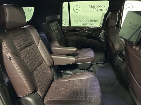 Used 2024 Cadillac Escalade ESV Premium Luxury Platinum w/ Heavy-Duty Trailer Package image 6