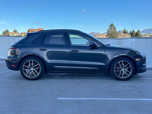 Used 2025 Porsche Macan image 9