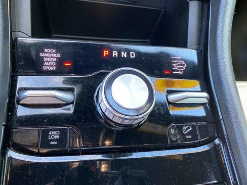 Used 2023 Jeep Grand Cherokee Overland AWD/4WD image 20