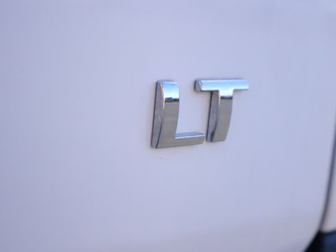 Used 2023 Chevrolet Traverse LT image 27
