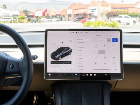 Used 2024 Tesla Model Y Long Range AWD/4WD image 24