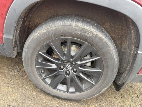 Used 2019 Toyota Highlander SE image 19