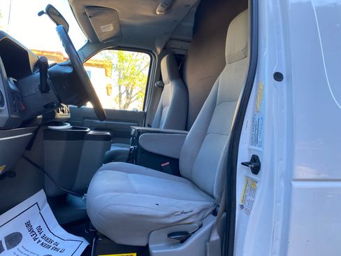 Used 2010 Ford E-250 and Econoline 250 E-250 138 WB image 19