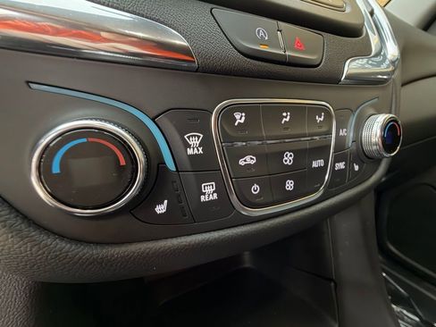 Used 2023 Chevrolet Equinox LT AWD/4WD image 24