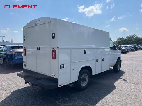 New 2026 Ford E-350 and Econoline 350 Super Duty w/ Power Equipment Group image 4