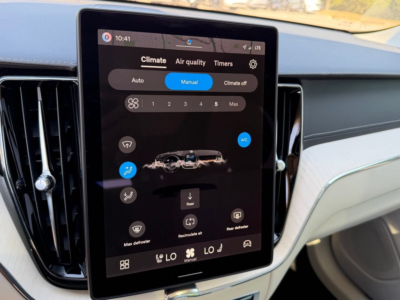 New 2027 Volvo XC60 B5 Ultra AWD/4WD image 16