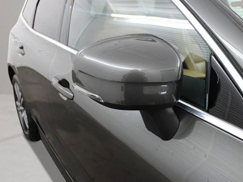 Used 2019 Volvo XC60 T5 Momentum w/ Multimedia Package image 36