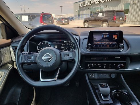 Used 2023 Nissan Rogue S image 6