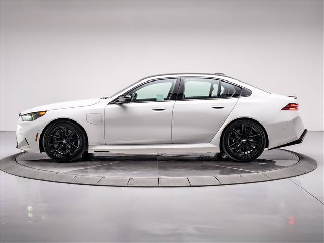 Used 2027 BMW M5 AWD/4WD image 2