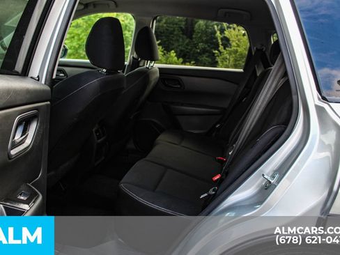 Used 2024 Nissan Rogue S FWD image 17