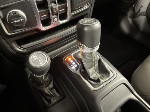 Used 2022 Jeep Gladiator Overland image 26