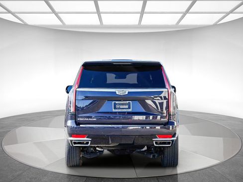 Used 2022 Cadillac Escalade ESV Luxury image 3