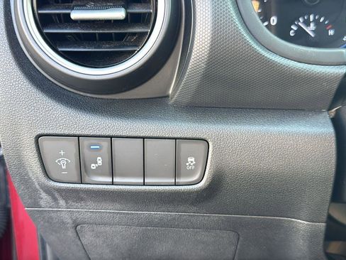 Used 2018 Hyundai Kona SEL FWD image 9