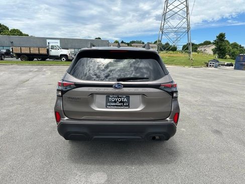 Used 2025 Subaru Forester Premium AWD/4WD image 6