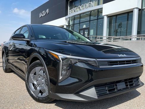 New 2026 Kia K4 LX image 1