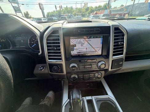 Used 2015 Ford F150 Lariat w/ Equipment Group 502A Luxury AWD/4WD image 4