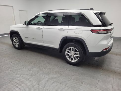 Used 2023 Jeep Grand Cherokee Laredo image 3