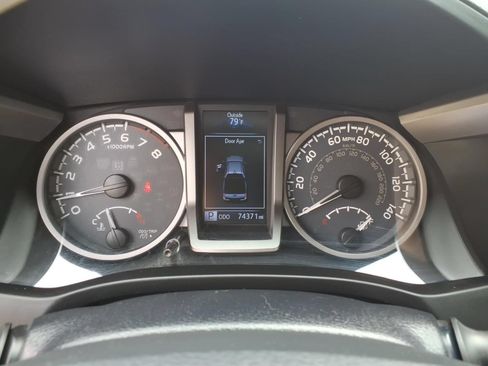 Used 2016 Toyota Tacoma Limited w/ Towing Package AWD/4WD image 21