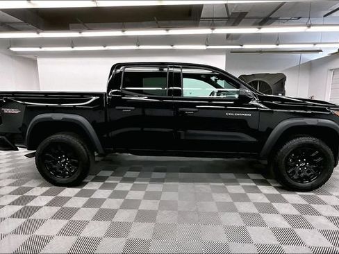 Used 2025 Chevrolet Colorado Trail Boss AWD/4WD image 15